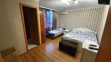 Трехместный номер в Отеле River Hotel